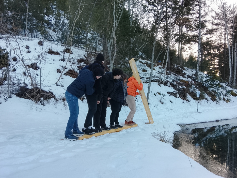 Afternoon company team building FINDER