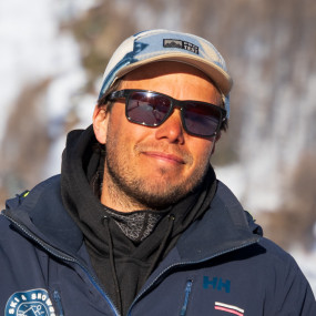 Noé J