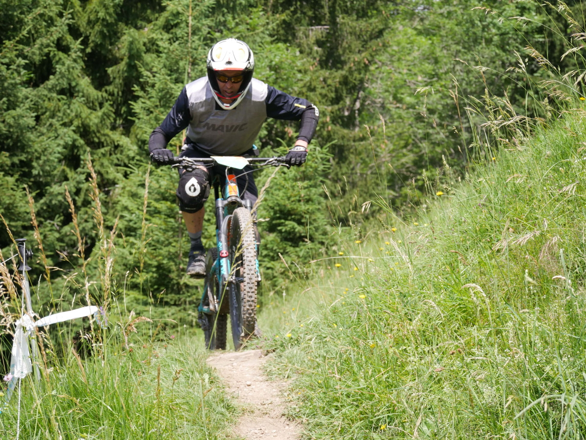 Book online your mountain bike enduro trip 🚵 with Evolution