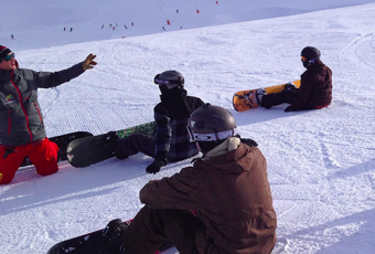 Kids snowboard expert group lessons