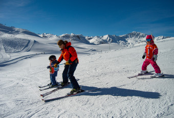 Sliding session for our yetisons with Evolution 2 Tignes.
