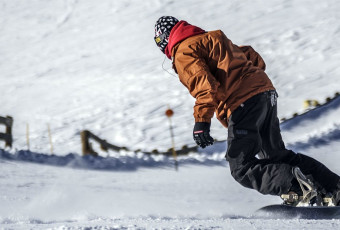 Adults snowboard expert group lessons