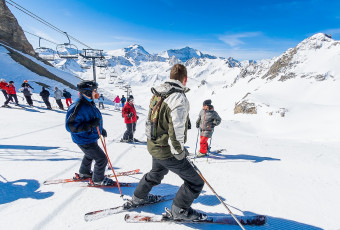 Cours collectif ski adulte perfect parallel rouge avec Evolution 2 Val d’Isère.