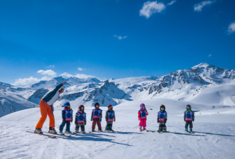 Nos petits pandas en cours de ski avec Evolution 2 Val d’Isère.
