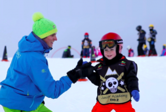 Beginner kids ski group lessons