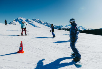 Group snowboard lessons saint-gervais evolution2