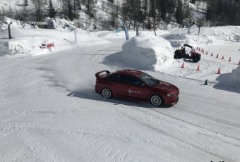 Cours de pilotage sur glace avec évolution 2 Val d’Isère.