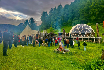 Camp trappeur avec fondue savoyarde.