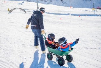alt="Enfants et adolescents profitant d'un déjeuner équilibré et d'une pause encadrée par Evolution 2 Lunch Club Tignes"