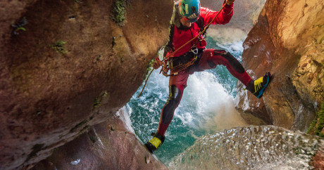 CANYONING