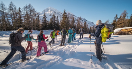 Groupe en raquettes à neige avec Evolution 2 Val d’Isère.