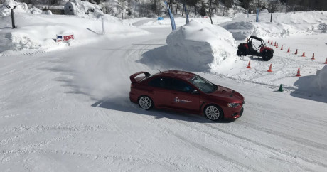 alt="Ice driving course with Evolution 2 Tignes."