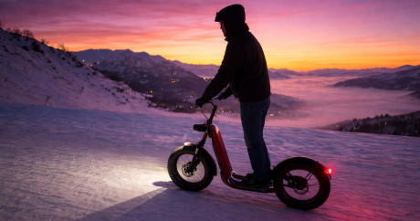 Trottinette au coucher de soleil