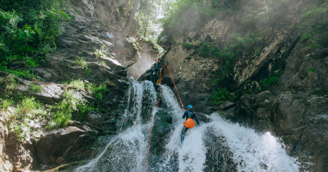 CANYONING
