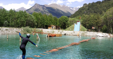 Aquasensation à Val Cenis sur un parcours aquatique gonflable