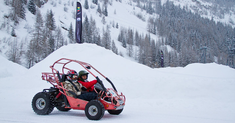 Buggy sur glace lors d'une activité de pilotage à La Rosière