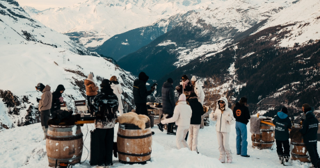 alt="Vue sur le Mont Blanc depuis l'activité motoneige & apéritif savoyard"