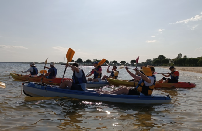 Seminar participants paddling in canoes and kayaks on Lacanau Lake